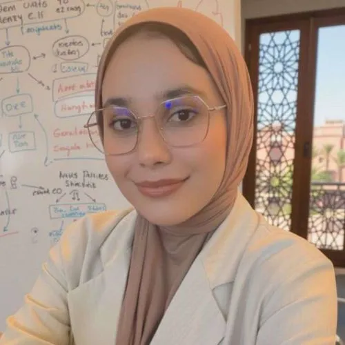 Hajar El Garch : Une juriste d’affaires qui transforme le droit en levier de performance et de sécurité