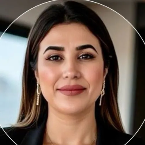 Houda Boussetta : De la direction financière au conseil IT, un parcours marqué par la curiosité et le courage