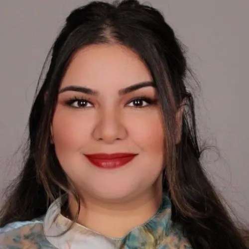 Houda Mountacer : De la passion pour les chiffres à l'excellence dans le conseil fiscal