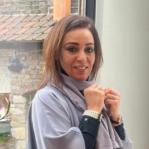 Ilham Ait Omar : Une Marocaine en Belgique qui réinvente l’hospitalité et le lien à travers la cuisine