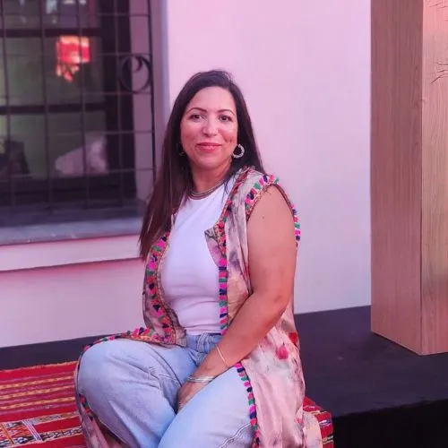 Karima El Afi : De la communication à l’entrepreneuriat – une reconversion guidée par un besoin maternel et social