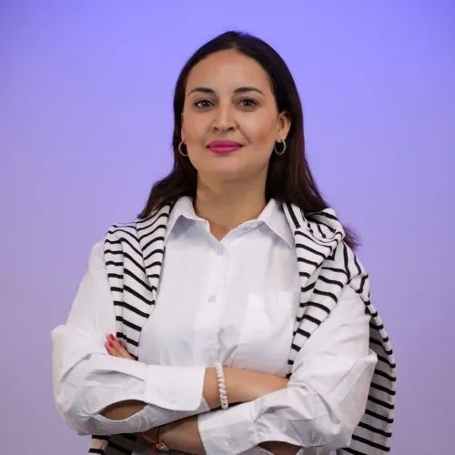 Meryem Asraoui : Une enseignante qui veut faire la différence dans la vie de ses élèves