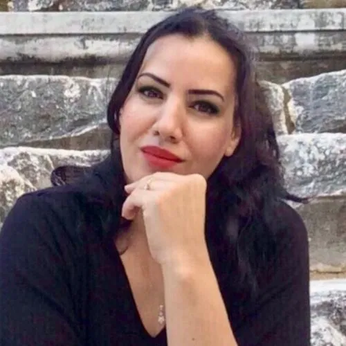 Mina Barrachi : Une Femme Visionnaire Entre Réinvention Professionnelle et Rêves Gastronomiques