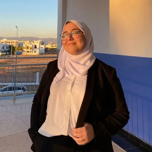 Nihal Naji : De Fès à la scène internationale –     un parcours construit sur l’audace et la vision