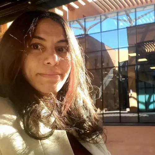 Sabrine Battal : Portrait d’une femme engagée dans la prévention des risques psychosociaux et l’innovation technologique