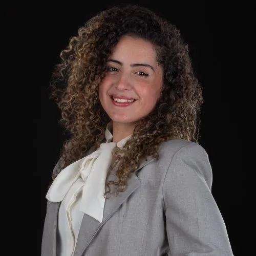 Sakina Chakir : Quand le génie civil rencontre le théâtre, l'art de construire des ponts entre rigueur et créativité