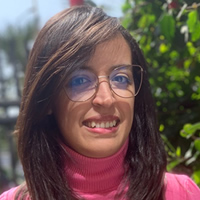 Sakina TAHIRI, actrice et formatrice de théâtre : « Ne craignez jamais les échecs parce que ça nous renforce, défendez vos rêves et vos principes avec dignité »