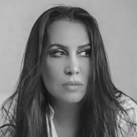 Saloua Regragui, réalisatrice et formatrice au théâtre : « qu’elle accepte sa faiblesse pour en faire une force, qu’elle soit fière »