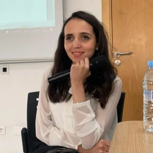 Sanae Youssoufi : Une psychologue clinicienne qui a transformé un obstacle en tremplin vers la réussite