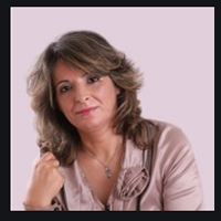 Zakia Attahir, propriétaire d’un magasin de mode traditionnelle : « La patience, l’ambition et surtout apprendre les langues. »