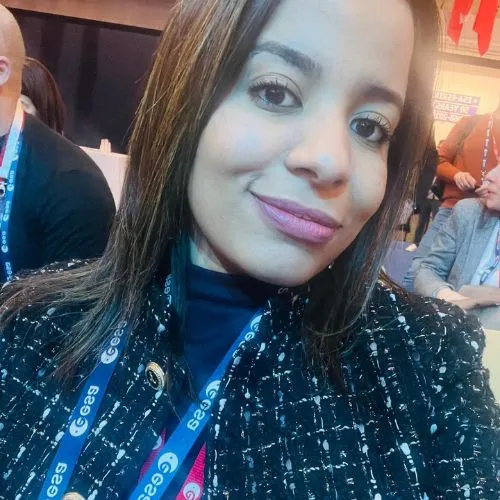 Zineb Badah : « Osez rêver grand » : l'itinéraire inspirant d'une manager franco-marocaine.