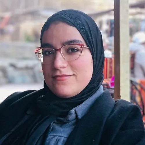 Zineb Bouhlal : De l’assistanat commercial à la direction d’un service – une ascension marquée par la détermination