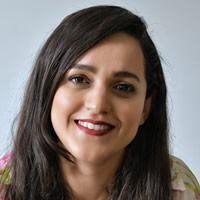 Zineb Touijer, responsable de la communication interne — conseille la persévérance et la confiance en soi